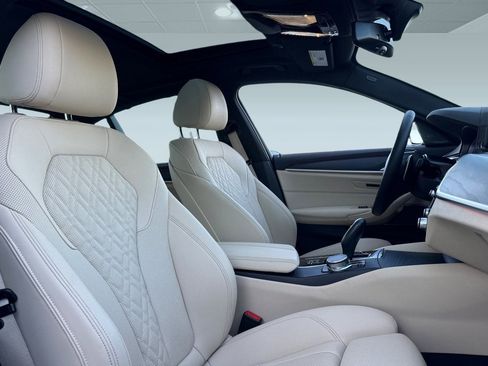 Used 2023 BMW 530i w/ Premium Package image 31