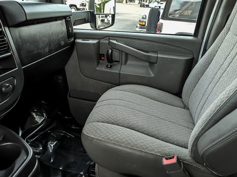 Used 2018 Chevrolet Express 3500 Extended w/ Power Convenience Package RWD image 18