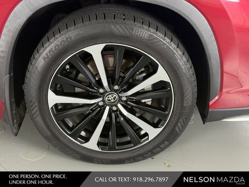 Used 2022 Toyota Highlander XSE FWD image 10