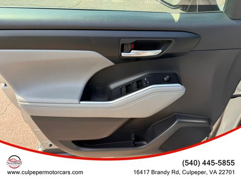 Used 2021 Toyota Highlander XLE FWD image 9