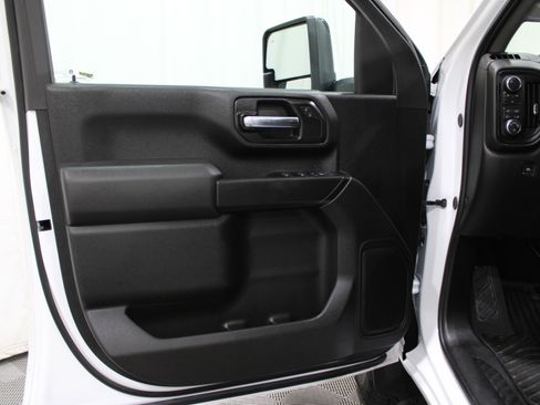 Used 2024 Chevrolet Silverado 2500 Custom w/ Custom Value Package image 6