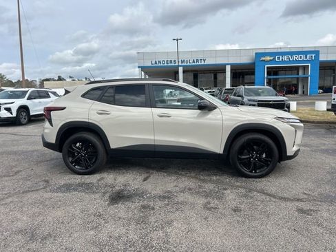 New 2026 Chevrolet Trax ACTIV w/ Driver Confidence Package image 2