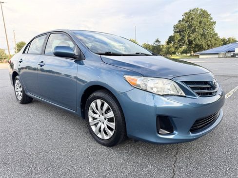 Used 2013 Toyota Corolla LE FWD image 32