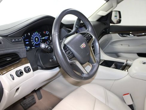 Used 2020 Cadillac Escalade Premium Luxury AWD/4WD image 17