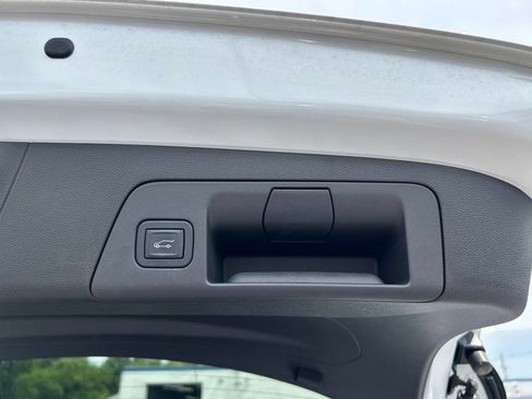 Used 2023 Buick Envision Avenir AWD/4WD image 40