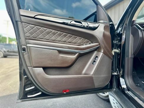 Used 2017 Mercedes-Benz GLS 550 4MATIC image 9