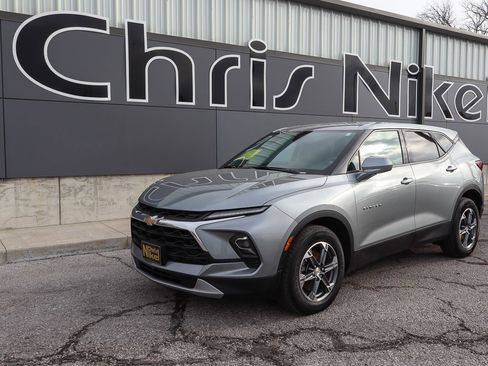 Used 2025 Chevrolet Blazer LT image 1