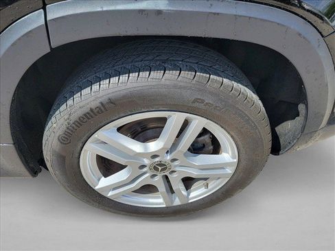 Used 2023 Mercedes-Benz GLB 250 4MATIC w/ Premium Package image 12