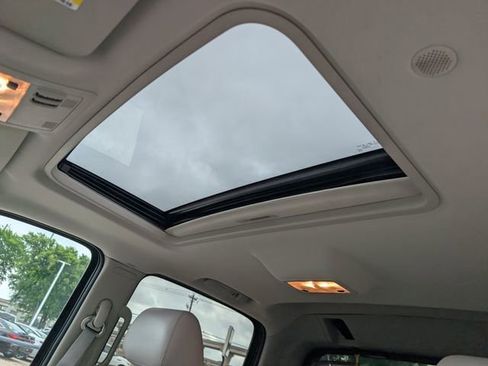 Used 2013 Chevrolet Avalanche LTZ image 27