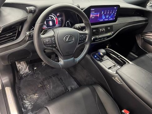 Certified 2022 Lexus LS 500 w/ Accessory Package (Z2) RWD image 16