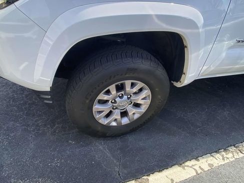 Used 2017 Toyota Tacoma SR5 w/ Tow Package image 11