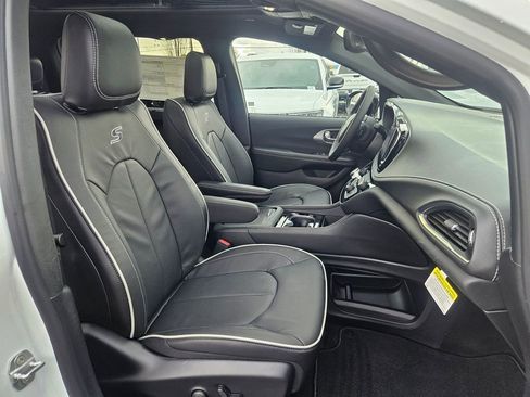 New 2026 Chrysler Pacifica Limited w/ S Appearance Package image 39