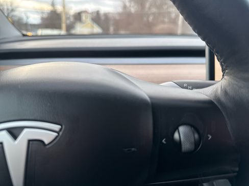 Used 2024 Tesla Model Y Long Range image 27