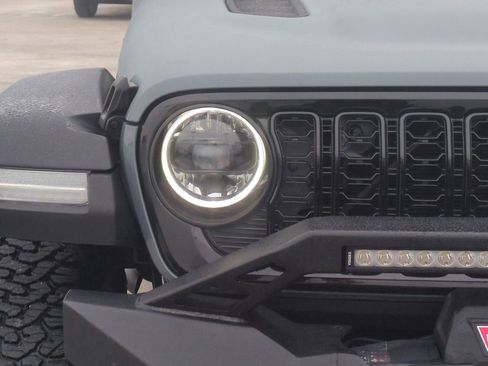 Certified 2024 Jeep Wrangler Willys image 9