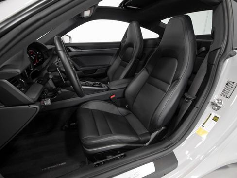 Used 2020 Porsche 911 Carrera S image 3