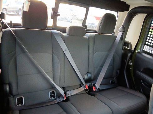 Used 2023 Jeep Gladiator Overland AWD/4WD image 39