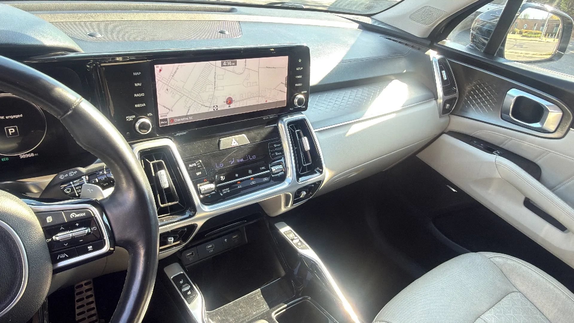 Used 2022 Kia Sorento SX Prestige w/ Panoramic Sunroof Package AWD/4WD image 23