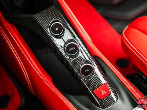 Used 2018 Ferrari 488 GTB RWD image 11