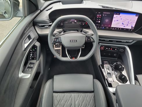 Certified 2025 Audi SQ5 Premium Plus AWD/4WD image 7