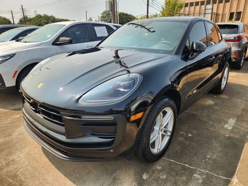 Used 2025 Porsche Macan AWD/4WD image 3