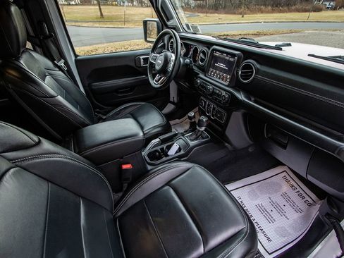 Used 2020 Jeep Wrangler Unlimited Sahara image 21