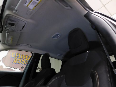 Used 2017 Jeep Cherokee Latitude w/ Comfort & Convenience Group image 37