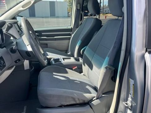 Used 2008 Dodge Grand Caravan SXT w/ Entertainment Group 2 FWD image 32