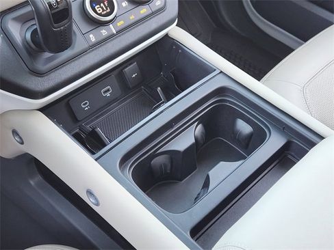 Used 2024 Land Rover Defender 110 S image 18