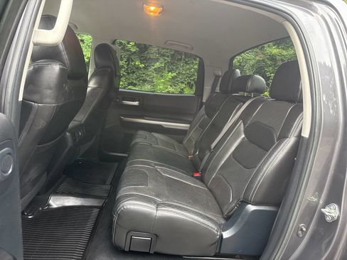 Used 2018 Toyota Tundra SR5 w/ SR5 Upgrade Package AWD/4WD image 16