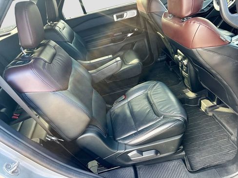 Used 2022 Ford Explorer Platinum w/ Equipment Group 601A image 29