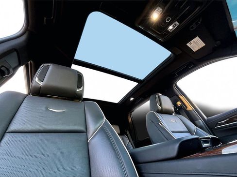 Certified 2022 Cadillac Escalade Premium Luxury w/ Performance Package image 17