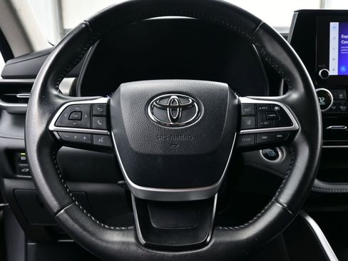 Used 2024 Toyota Highlander LE image 23