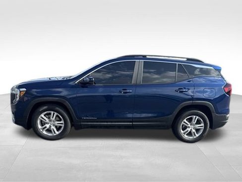 Used 2022 GMC Terrain SLE w/ Driver Convenience Package FWD image 4