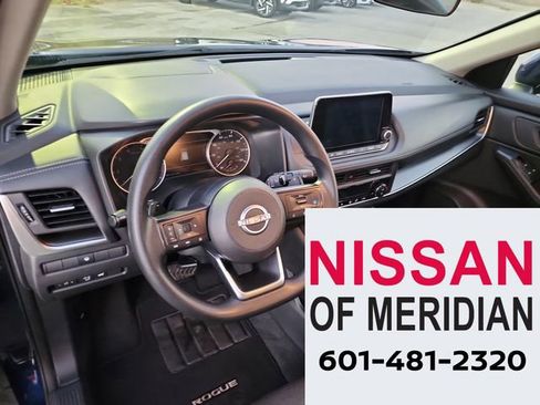 Used 2024 Nissan Rogue SV image 10
