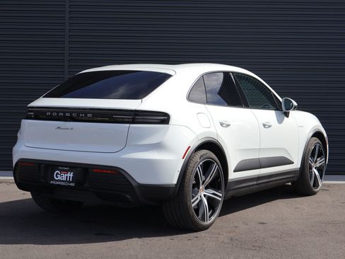 Used 2025 Porsche Macan 4 Electric image 9