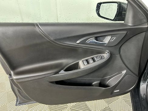 Used 2018 Chevrolet Malibu LT w/ Leather Package FWD image 11
