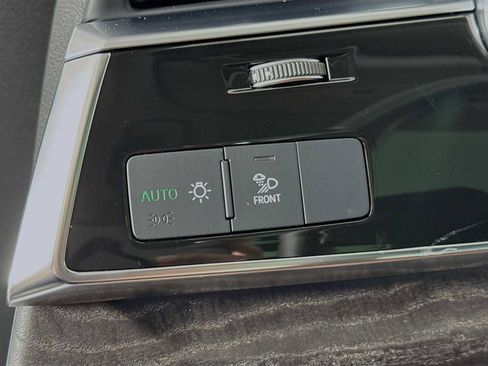 Used 2023 Audi Q8 Premium w/ Convenience Package image 10