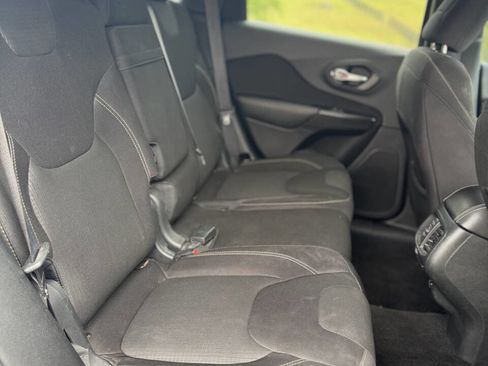 Used 2015 Jeep Cherokee Latitude FWD image 27
