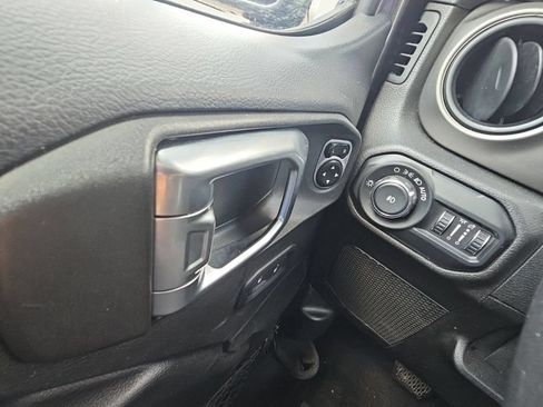 Used 2018 Jeep Wrangler Unlimited Sport S AWD/4WD image 32