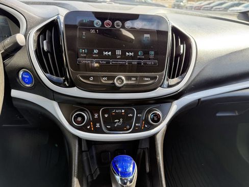 Used 2017 Chevrolet Volt LT w/ Comfort Package image 8