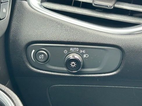 Used 2017 Chevrolet Malibu Premier w/ Premier Sun and Wheel Package FWD image 20