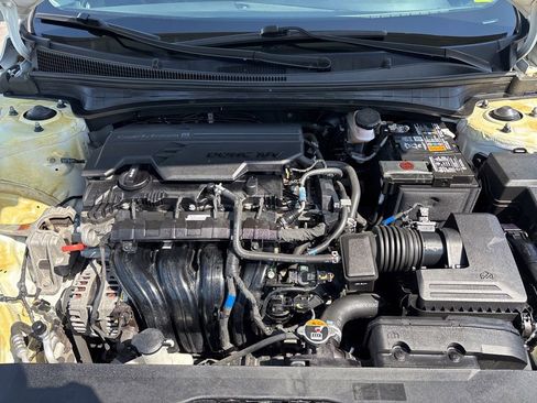 Used 2023 Hyundai Elantra Limited FWD image 9