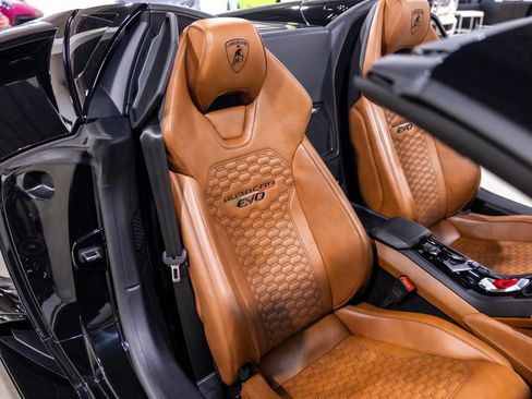 Used 2023 Lamborghini Huracan EVO AWD/4WD image 30