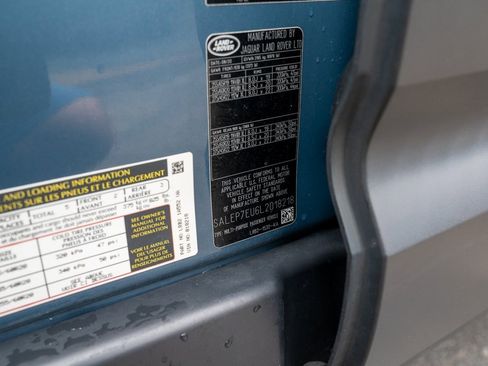 Used 2020 Land Rover Defender 110 SE image 24