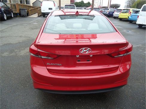 Used 2017 Hyundai Elantra SE image 7