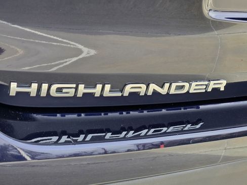 Used 2022 Toyota Highlander XLE image 11