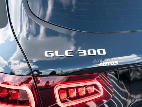 Used 2021 Mercedes-Benz GLC 300 4MATIC w/ Premium Package image 20
