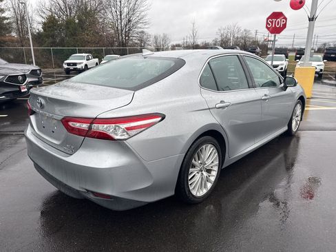 Used 2019 Toyota Camry XLE image 5