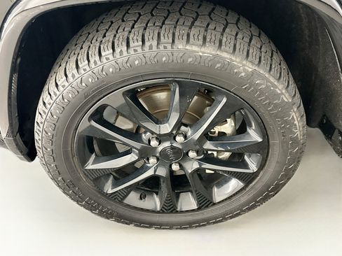 Used 2022 Jeep Grand Cherokee Laredo X AWD/4WD image 11