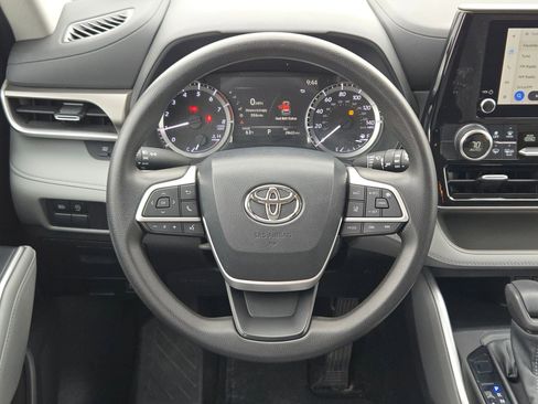 Used 2023 Toyota Highlander L image 19